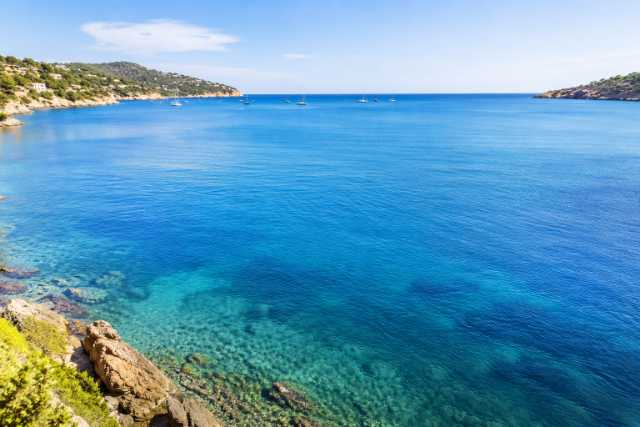 clear-headland-bay
