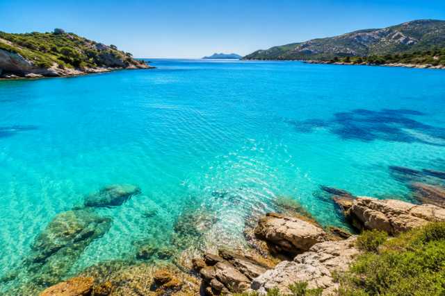 vivid-lagoon-shoreline
